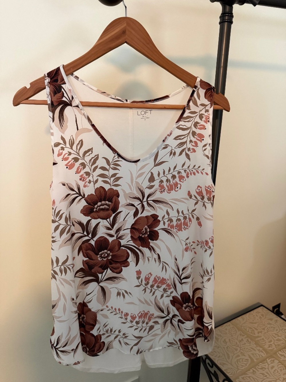 LOFT Ann Taylor Sleeveless Floral V-Neck Blouse Shell Cream Brown Size M